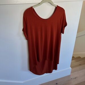 Nostalgia Women's Short Sleeve Tunic Top in Rust Burnt Orange Large